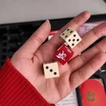 تاس‌های بازی مونوپولی آی توی